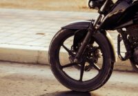 Sport touring -moottoripyörä maantiellä